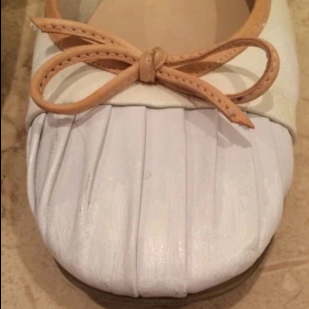 FS/NY Patent Leather Flats Ivory White Tan Capped Toe Bow Ballet Flats 9M Italy - Picture 10 of 11